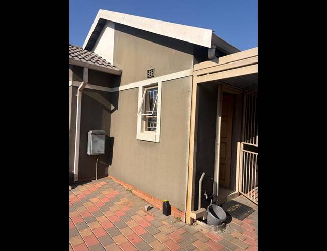 2 BEDROOM HOUSE FOR SALE IN ALBERTSDAL